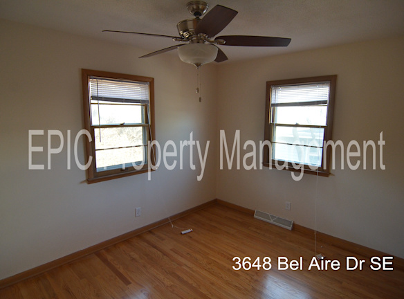 3648 Bel Air Dr SE - Cedar Rapids, IA