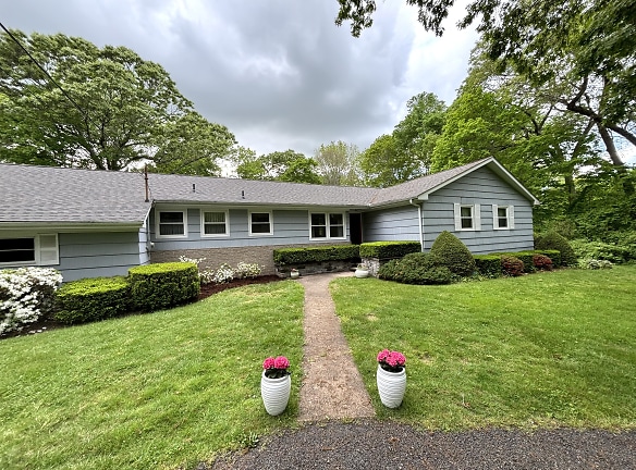 220 Stepstone Hill Rd - Guilford, CT