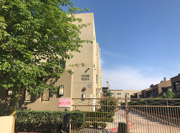Osborne Place Apartments - Pacoima, CA