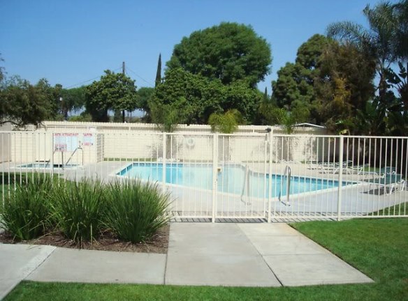 Parkside Apartments - Fullerton, CA