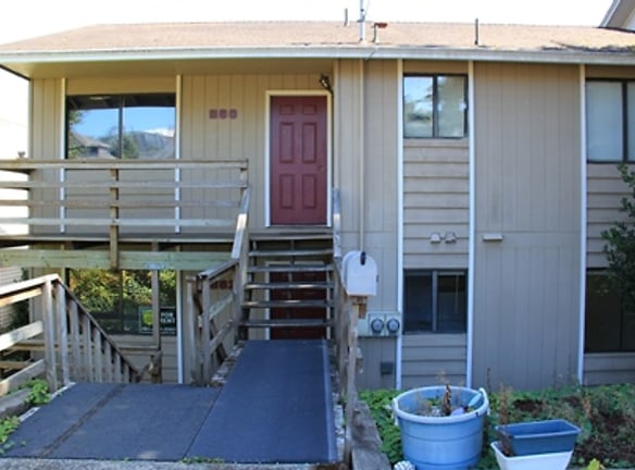 862 S 5th St - Coos Bay, OR