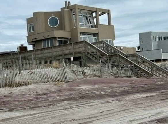 240 Wilmot Rd - Ocean Beach, NY