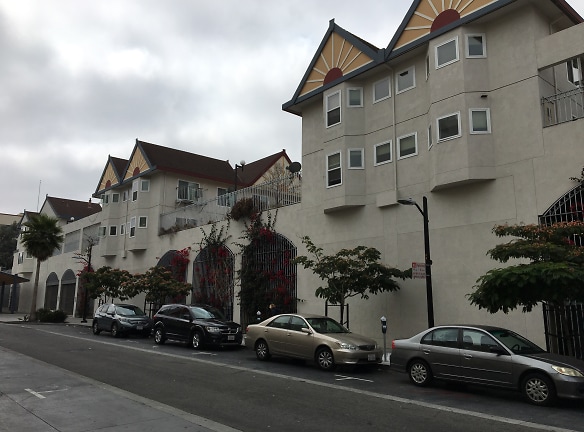 Casa De La Raza Apartments - San Francisco, CA
