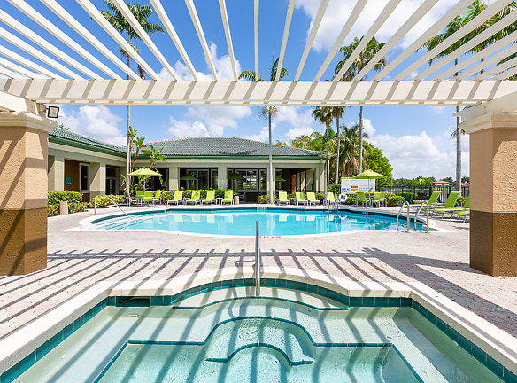 Club Lake Pointe Apartments - Coral Springs, FL