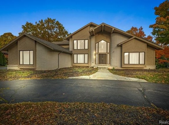 334 Sycamore Ct - Bloomfield Township, MI