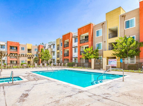 807 West Apartments - Riverside, CA