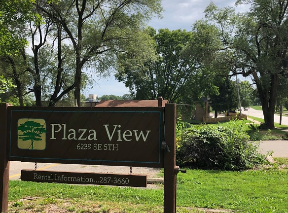 Plaza View Apartments - Des Moines, IA