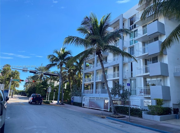 7832 Collins Ave #201 - Miami Beach, FL