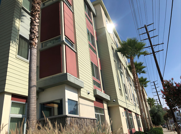 Vineland Avenue Apartments - North Hollywood, CA