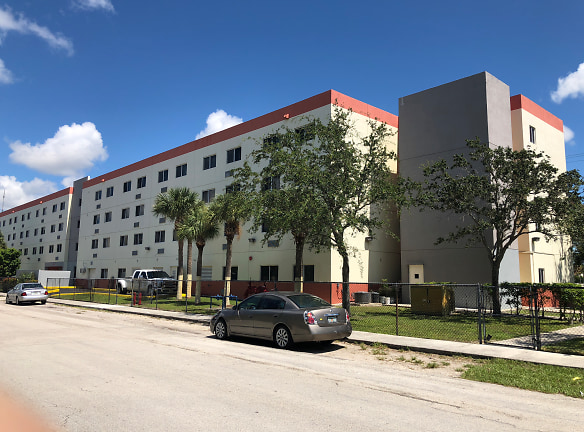 Sierra Lakes Apartments - Miami, FL