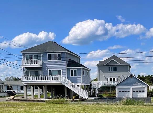429 Cosey Beach Ave - East Haven, CT