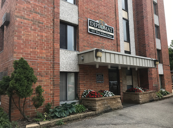 Diplomat Apartments - Madison, WI
