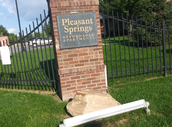 Pleasant Springs Apartments - Indianapolis, IN