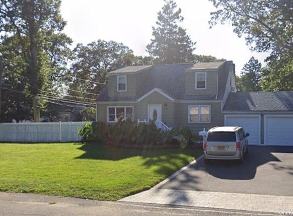 23 Luther Pl - Huntington Station, NY