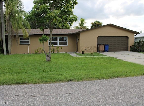 2231 Santiago Ave - Fort Myers, FL