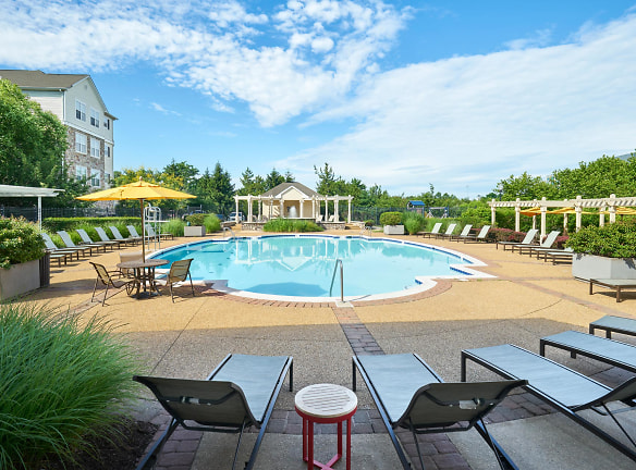 The Courts At Dulles Apartments - Herndon, VA