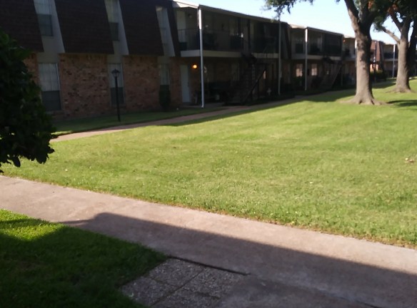 Carriage Park Apartments - Groves, TX