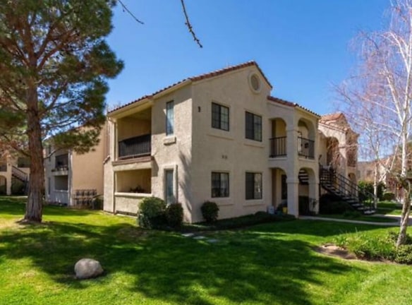 2554 Olive Dr #66 - Palmdale, CA