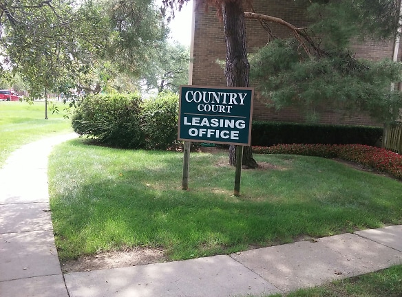 Country Court Apartments - Southfield, MI