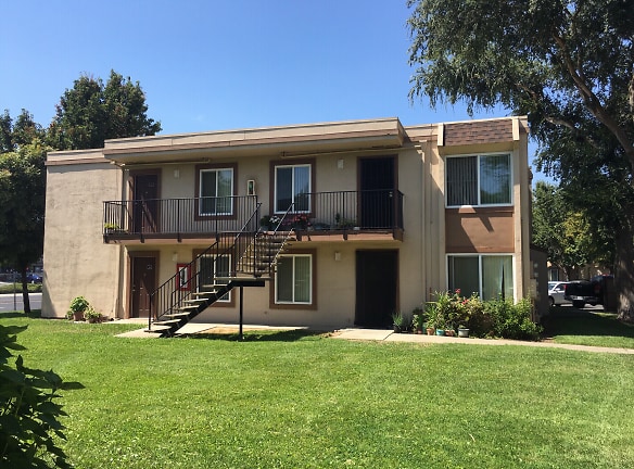 Rosswood Manor Apartments - Sacramento, CA