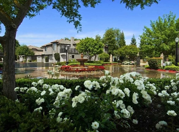 Le Provence Apartments - Fresno, CA