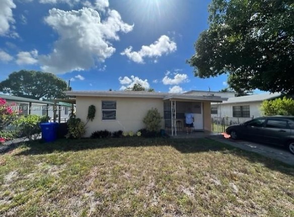 1436 NW 24th Terrace - Fort Lauderdale, FL