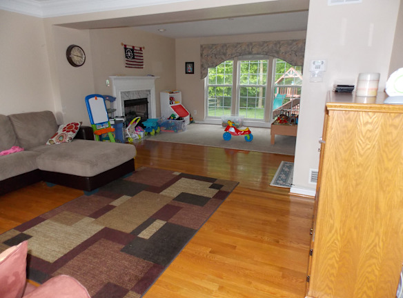 Family Room1.JPG