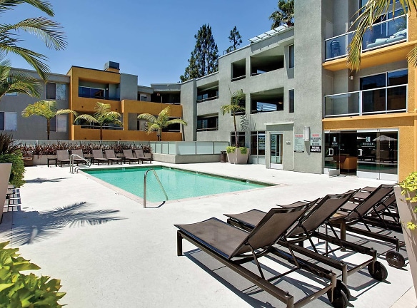 The Crescent At West Hollywood Apartments - West Hollywood, CA