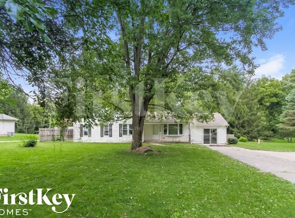 5452 W Southport Rd - Indianapolis, IN