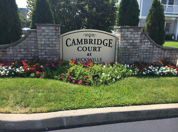 Cambridge Court At Hicksville Apartments - Bethpage, NY