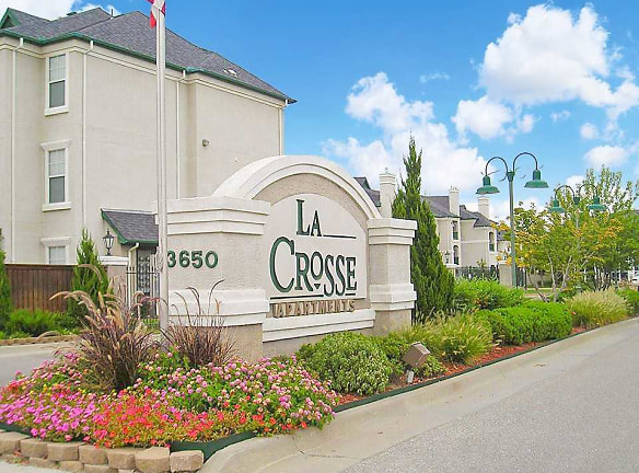 LaCrosse Apartments & Carriage Homes - Wichita, KS