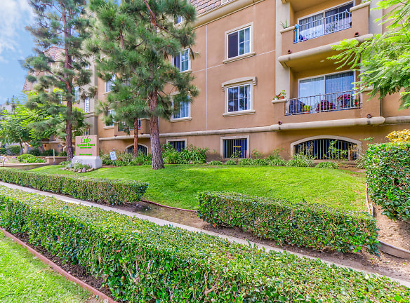 Lido Apartments At 3623 Jasmine Avenue - Los Angeles, CA