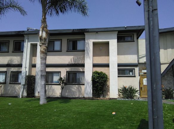 Island Breeze Apartments - Gardena, CA