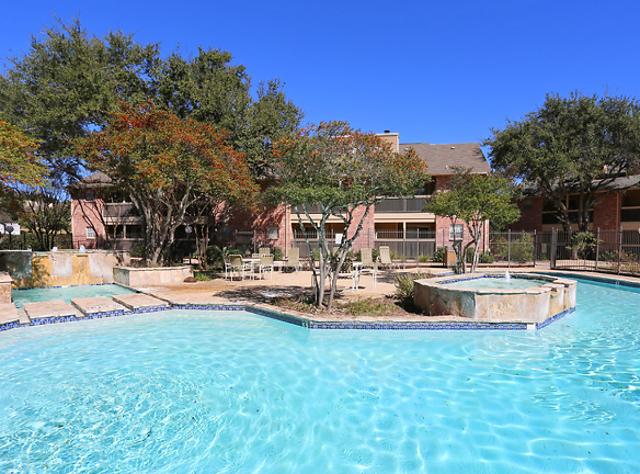 Brandon Oaks Apartments - San Antonio, TX