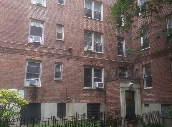 Green Park Essex Apartments - Flushing, NY