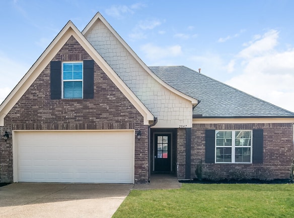 2847 S Cherry Dr - Southaven, MS