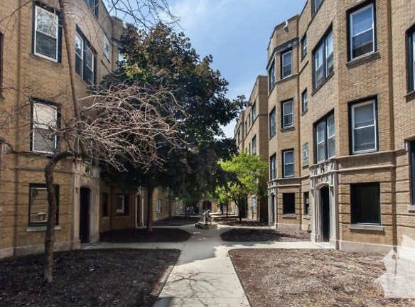 3926 N Pine Grove Ave - Chicago, IL