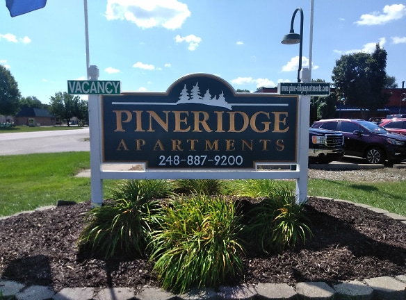 Pine Ridge Apartments - Highland, MI