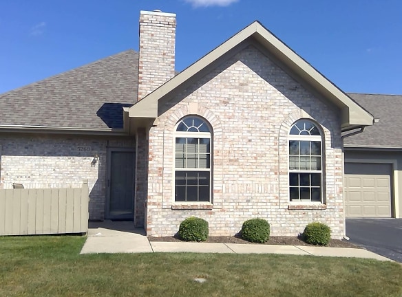5260 Coventry Ln - Fort Wayne, IN