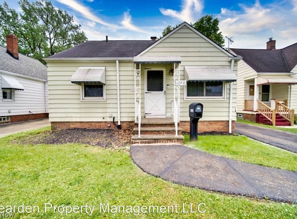 12416 Thraves Rd - Garfield Heights, OH