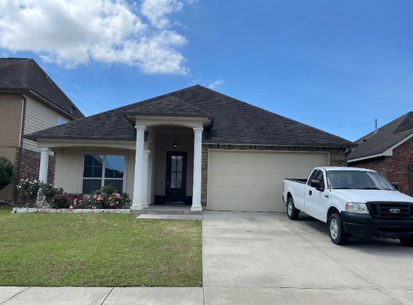 214 Forest Grove Dr - Youngsville, LA