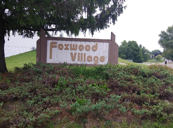 Foxwood Village Apartments - Rockford, IL