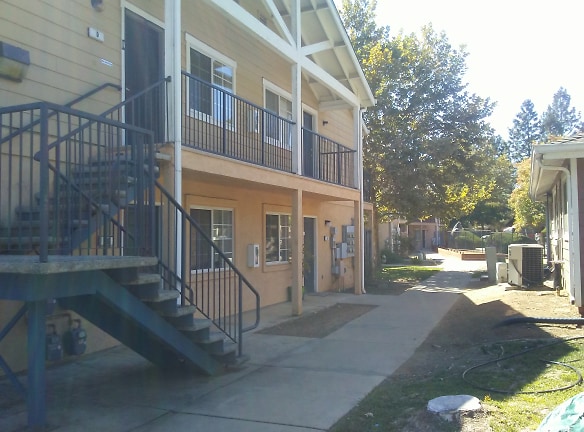 Columbia Village Townhomes Apartments - Sonora, CA