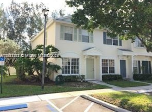 4980 SW 31st Terrace #4980 - Fort Lauderdale, FL