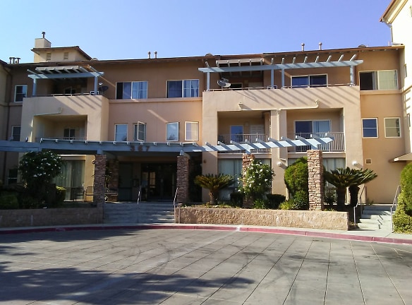Oak Creek Senior Villas Apartments - Thousand Oaks, CA