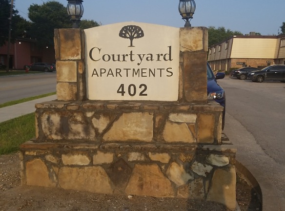 Courtyards Apartments - Pasadena, TX