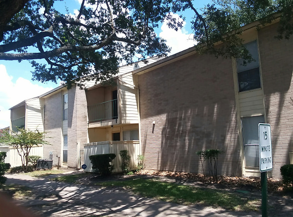 Carlyle Place Apartments - Houston, TX