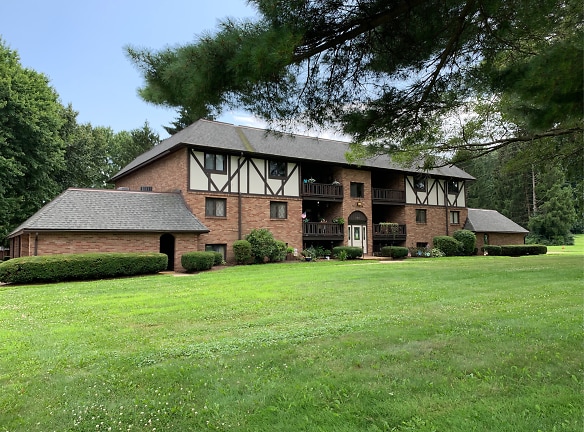Carriage Hill Apartments - Canton, OH