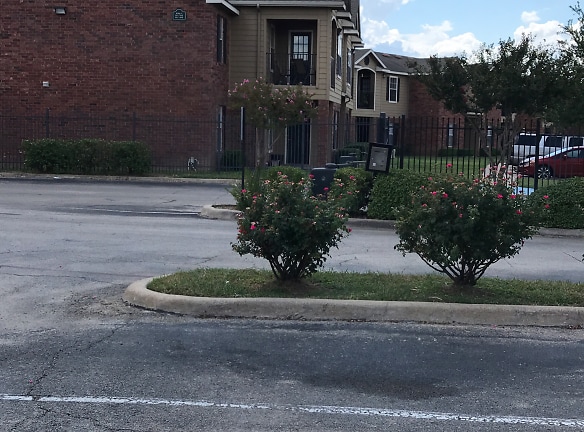 Cobblestone Village Apartments - Cleburne, TX