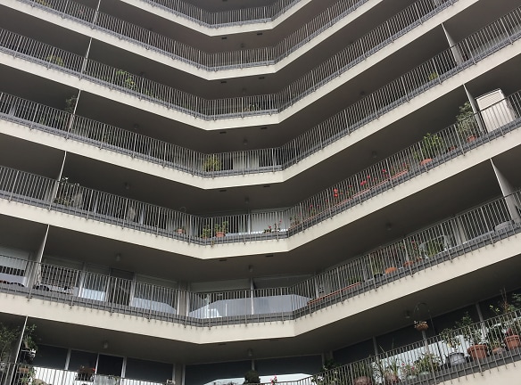 Lake Royal Apartments - Oakland, CA